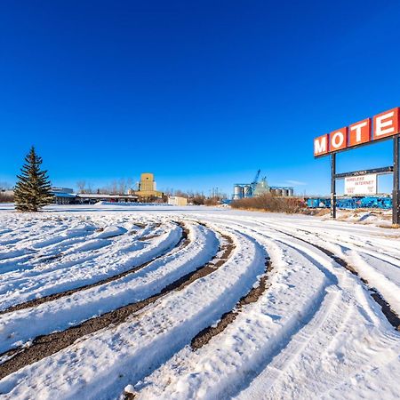 Blue Horse Motel Beiseker Екстериор снимка