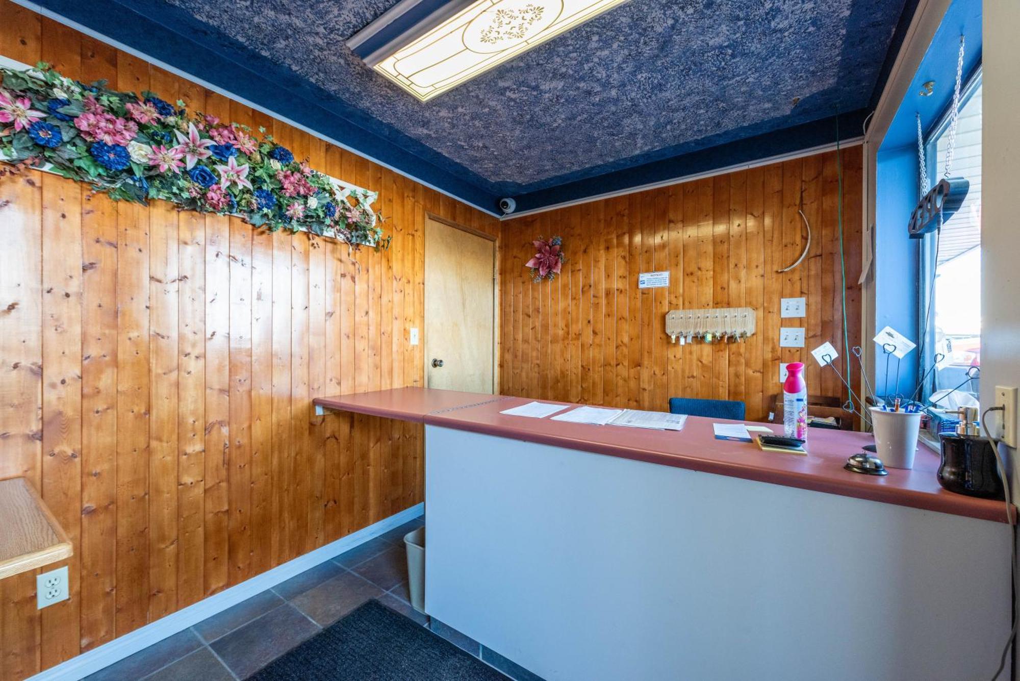 Blue Horse Motel Beiseker Екстериор снимка