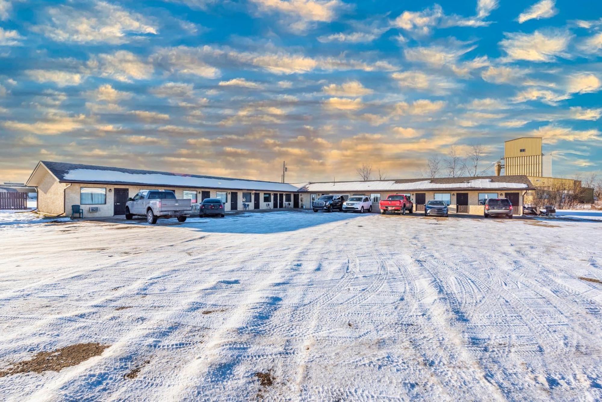 Blue Horse Motel Beiseker Екстериор снимка