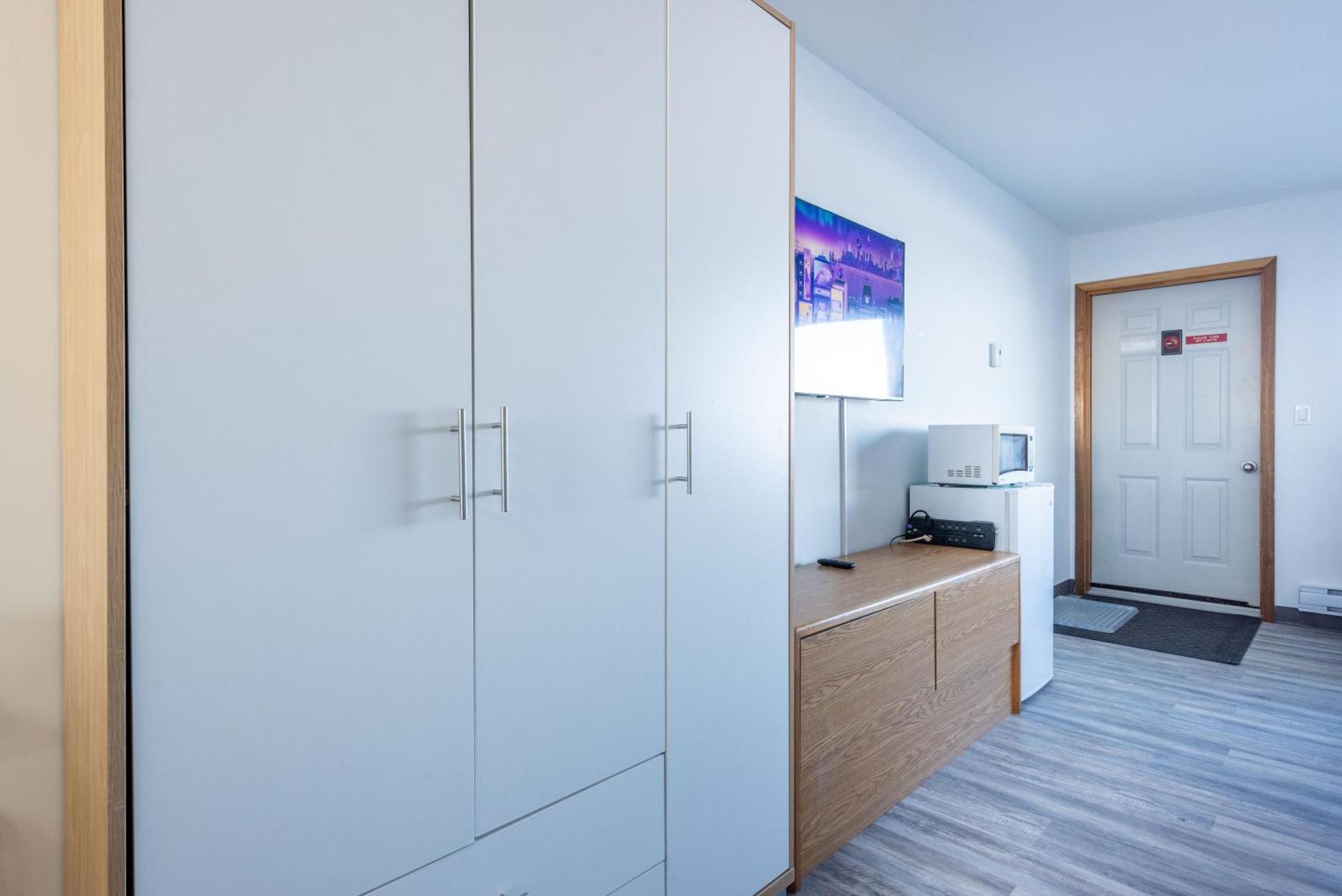 Blue Horse Motel Beiseker Екстериор снимка